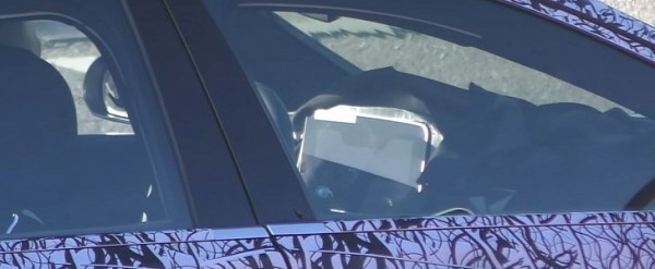 W223 Mercedes S-Class Spy Video Shows Screen With Large Notch