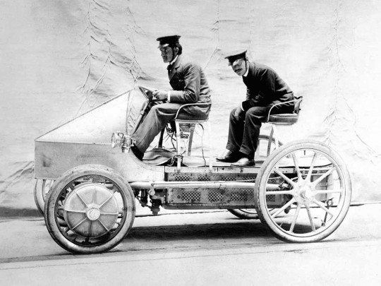 Lohner-Porsche Semper Vivus Hybrid Vehicles: a Short History of the Alternative Drive