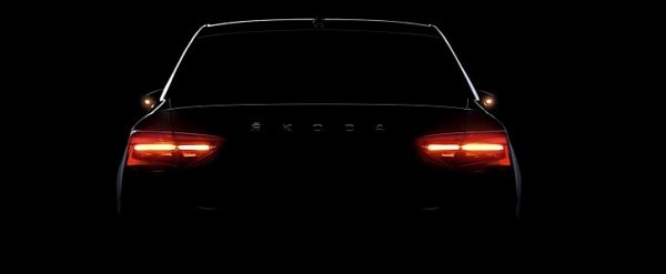 2020 Skoda Superb rear 2020 Skoda Superb Shows Up in First Official Clip
