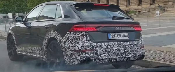 Audi RS Q8 Filmed in Urban Traffic, Looks Massive Audi RS Q8 Filmed in Urban Traffic, Looks Massive