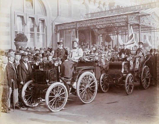 Road Traffic History - Before the Streets Got Swamped