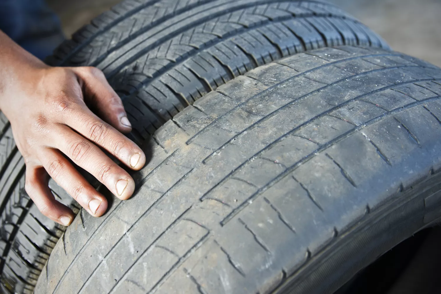 comparing tire wear on two tires