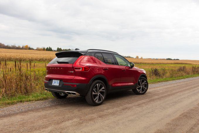 Lexus UX vs Volvo XC40 Comparison