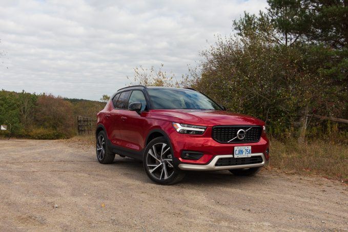 Lexus UX vs Volvo XC40 Comparison
