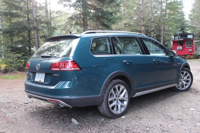 2019 Volkswag
en Golf Alltrack Review