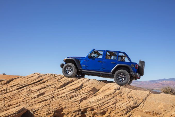 New Ford Bronco vs Jeep Wrangler: How Does It Stack Up?