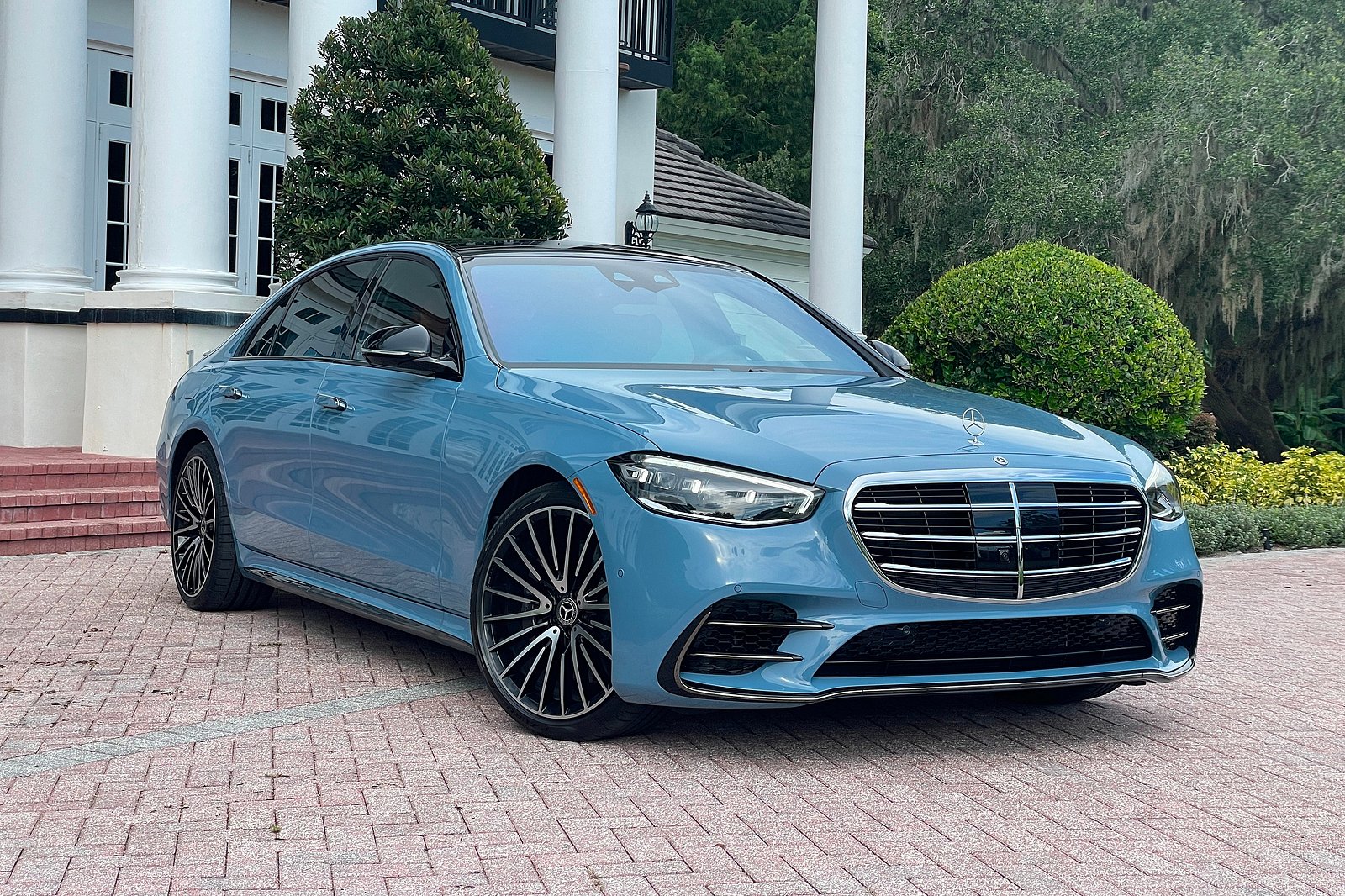 2021-2024 Mercedes-Benz S-Class Sedan Front Angle View