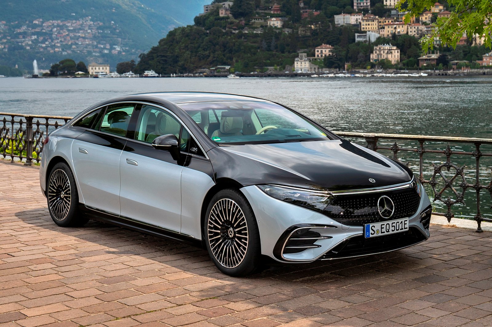 2022-2024 Mercedes-Benz EQS Sedan Front Angle View