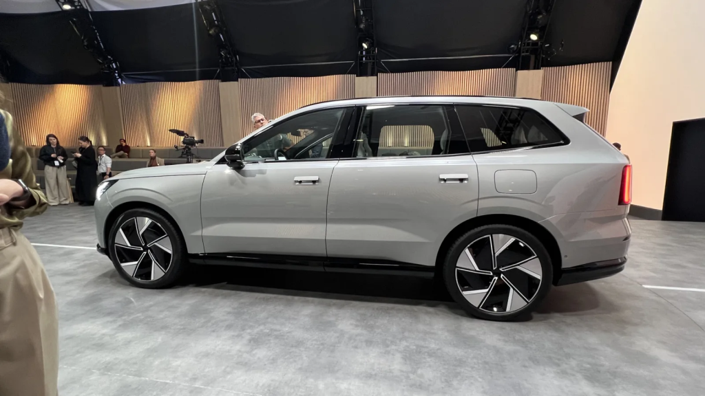 Volvo EX90 will lack certain features on launch, to come later with OTA updates 5 Volvo EX90 will lack certain features on launch, to come later with OTA updates